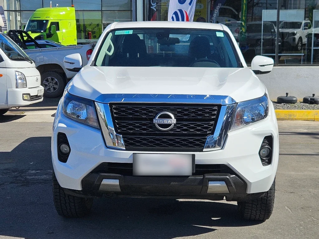 Nissan Navara D Cab 2.3 4x2 Mt Xe año 2023