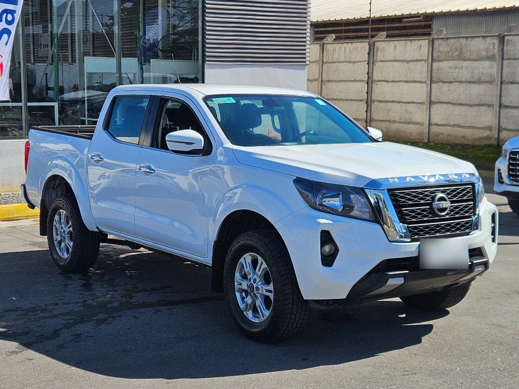 Nissan Navara D Cab 2.3 4x2 Mt Xe año 2023