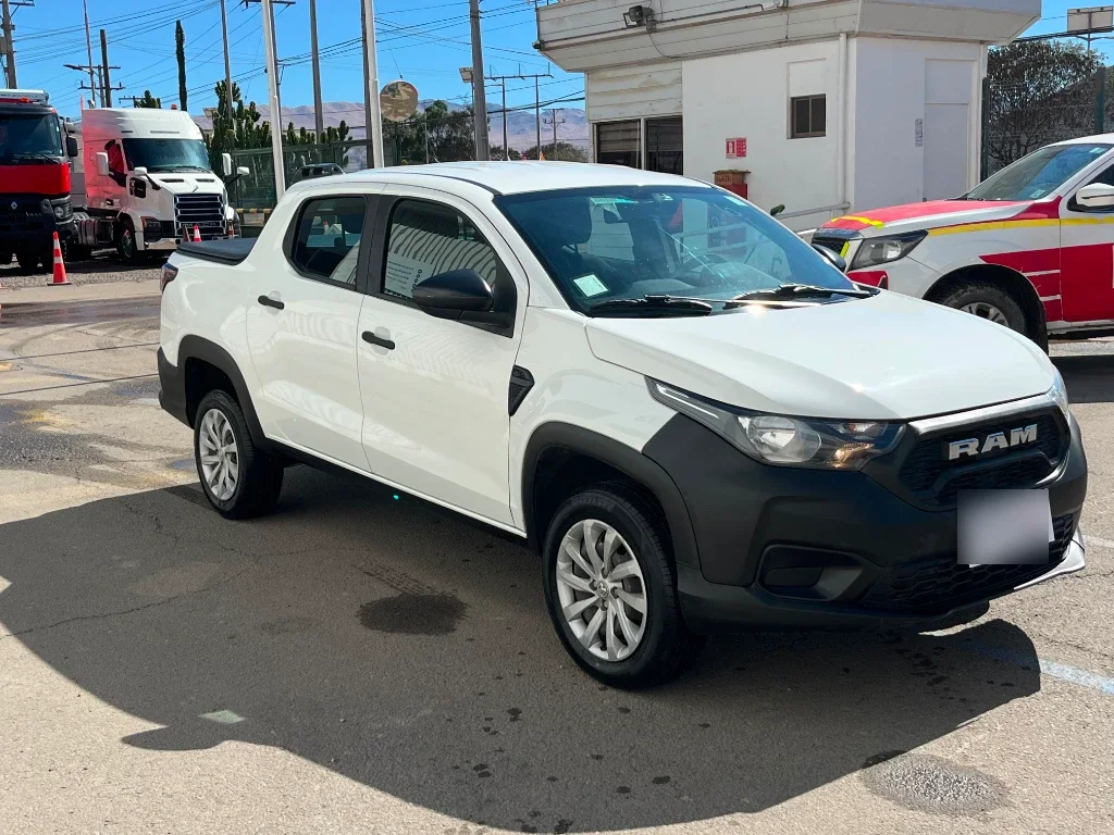 Dodge Ram 700 Slt Cd 1.4l año 2023