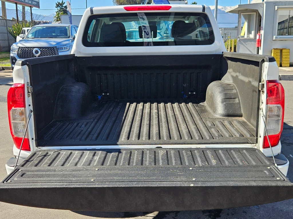 Nissan Navara D Cab 2.3 4x2 Mt Xe año 2023
