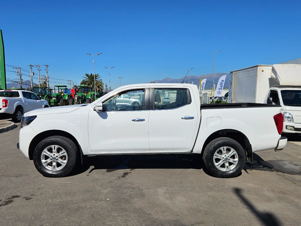 Nissan Navara D Cab 2.3 4x2 Mt Xe año 2023