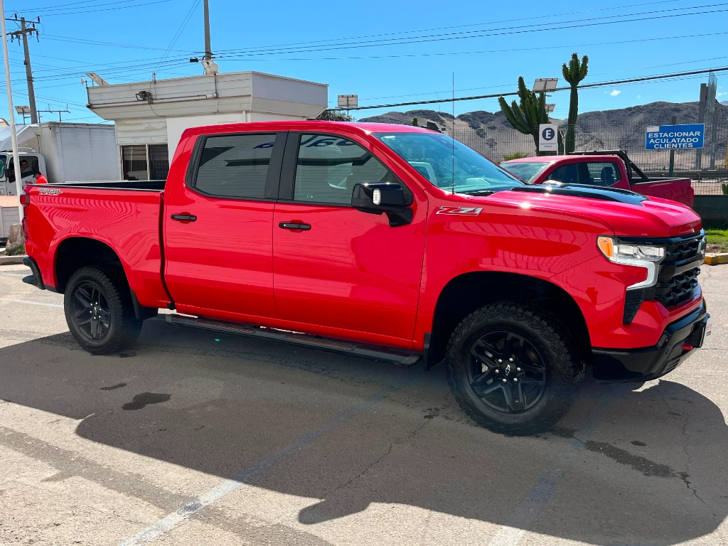 Chevrolet Silverado Cc Lt Tb 5.3l K año 2024