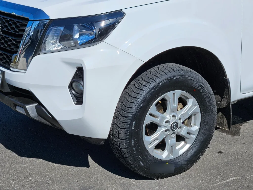 Nissan Navara D Cab 2.3 4x2 Mt Xe año 2023