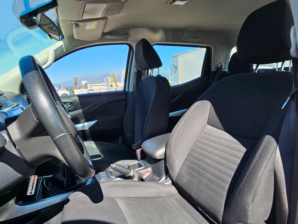 Nissan Navara D Cab 2.3 4x2 Mt Xe año 2023