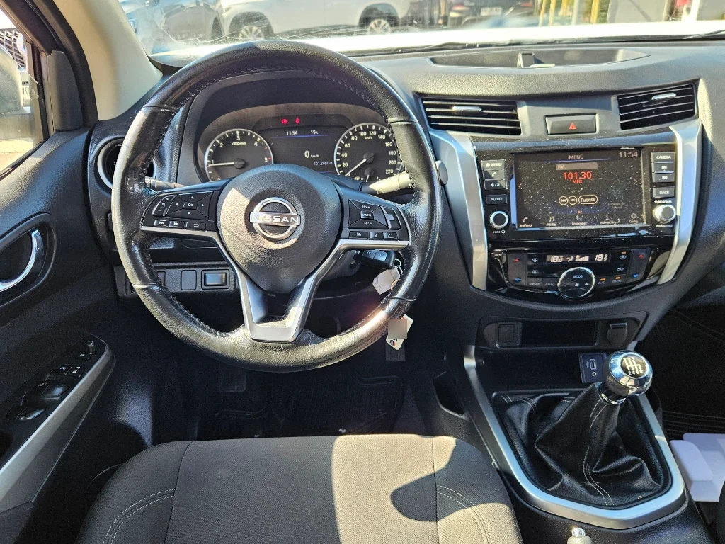 Nissan Navara D Cab 2.3 4x2 Mt Xe año 2023