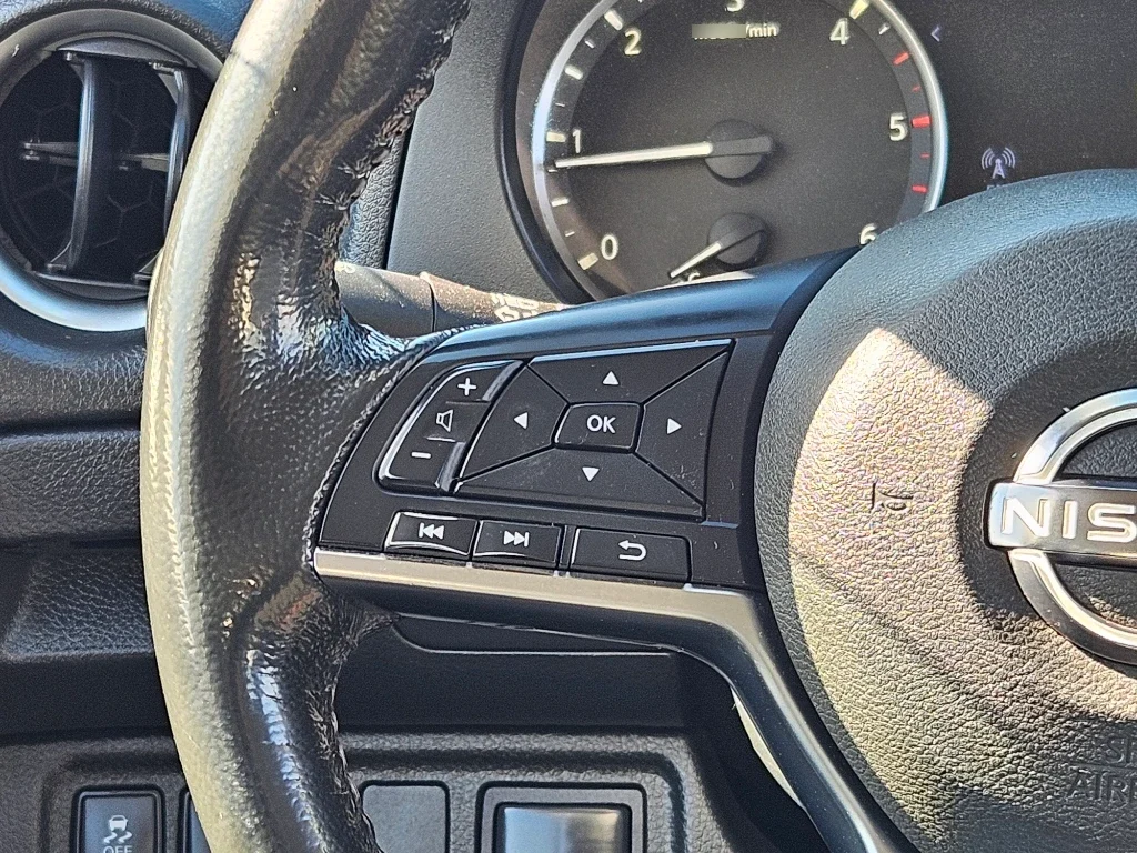 Nissan Navara D Cab 2.3 4x2 Mt Xe año 2023