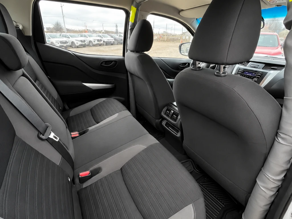 Nissan Navara Dc 4x4 2.3 Tdi Se año 2023