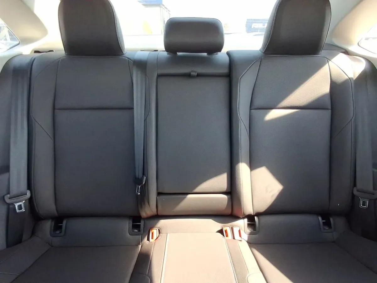 VOLKSWAGEN JETTA 1.4 Comfortline Sky At año 2025