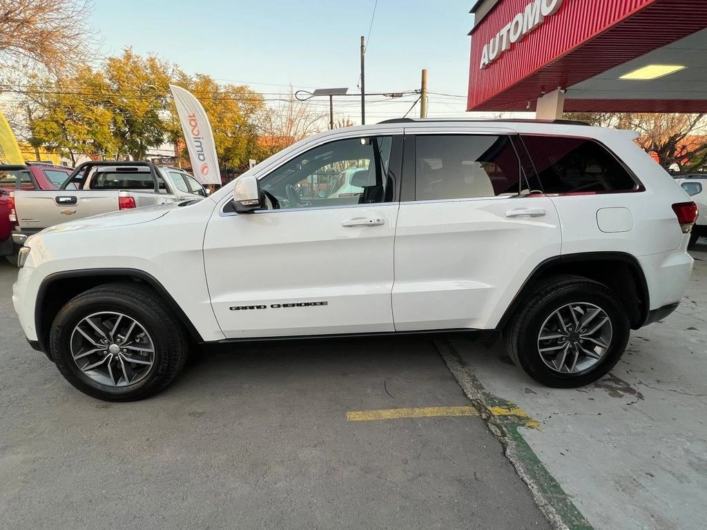 Jeep Grand Cherokee Laredo año 2021