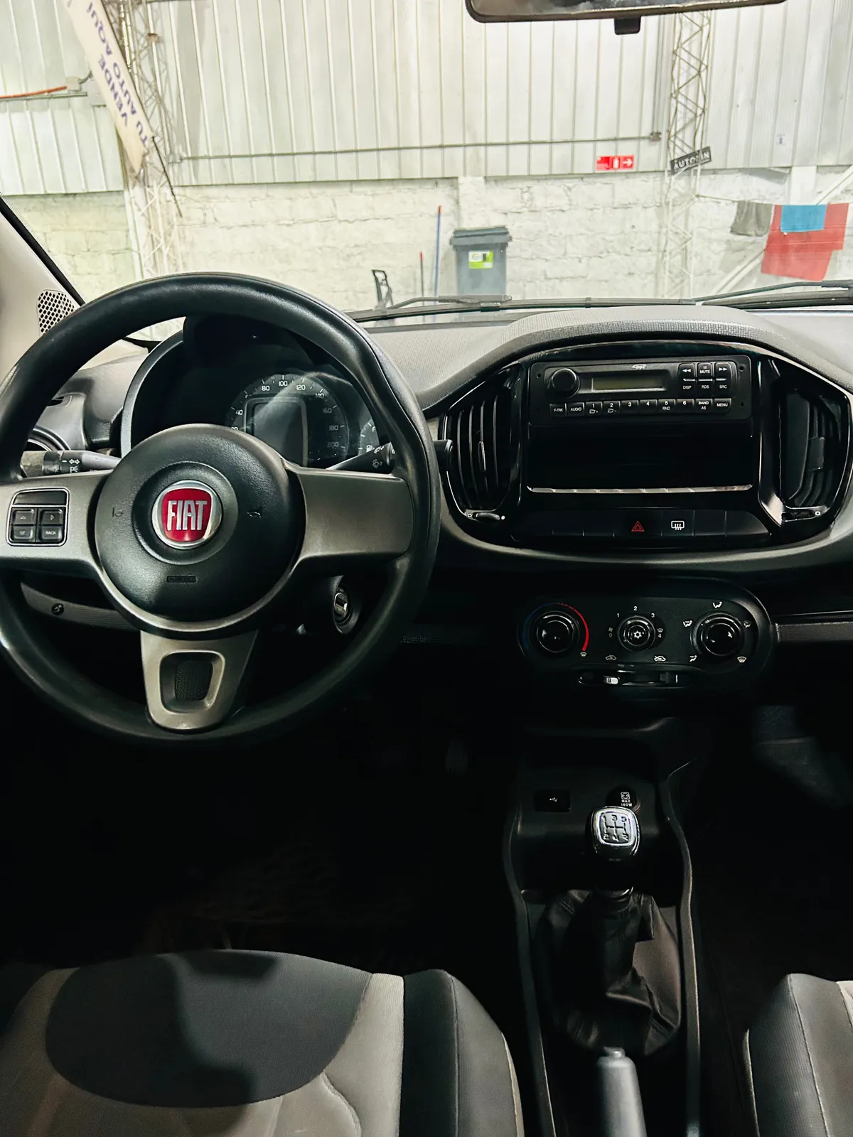 FIAT UNO 1.4 Sporting Mt año 2017