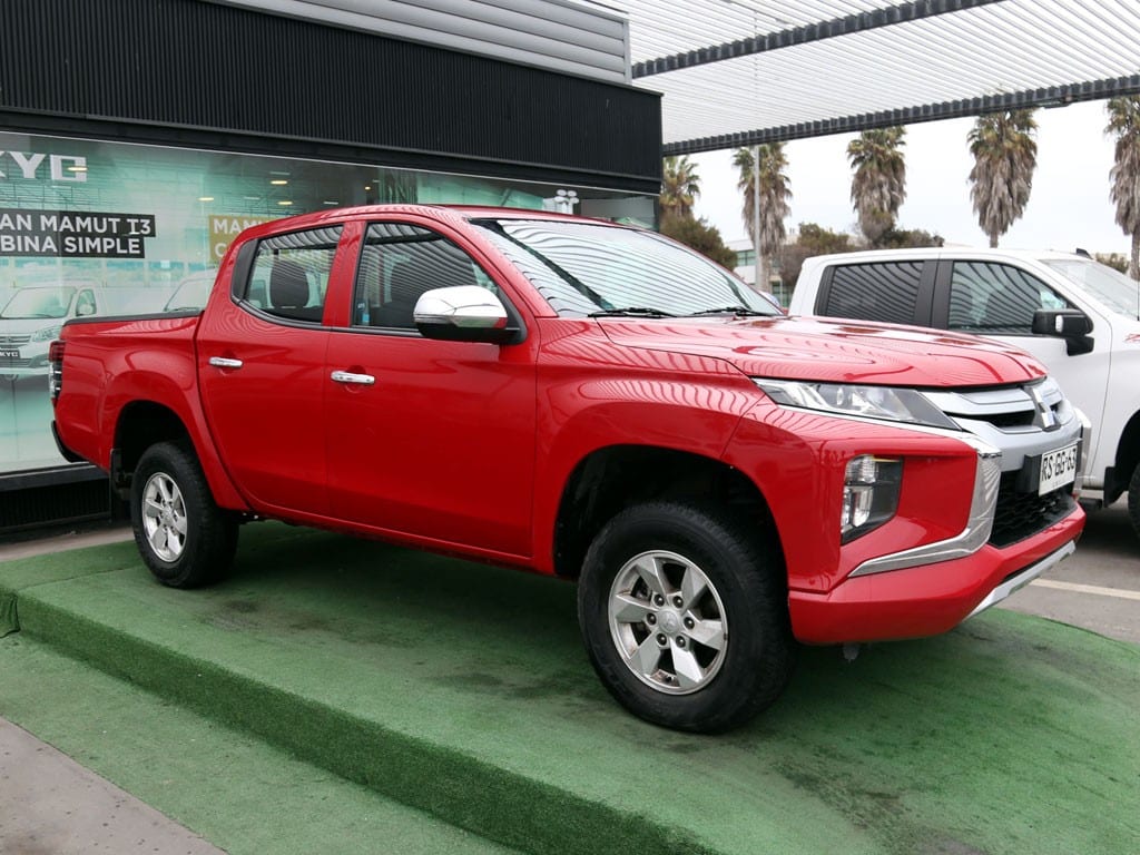 Mitsubishi L200 2.4 Katana Cr Mt 4x2 Diesel año 2022