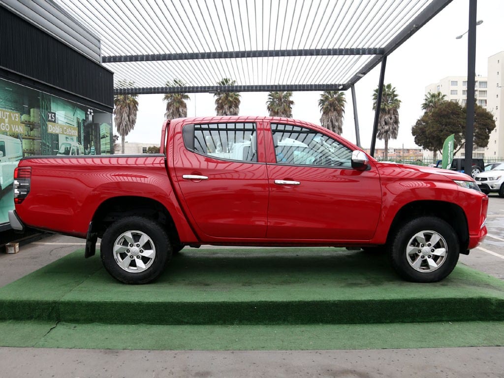 Mitsubishi L200 2.4 Katana Cr Mt 4x2 Diesel año 2022