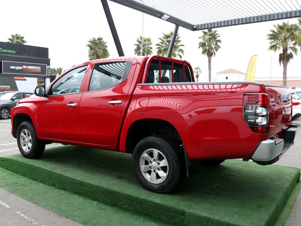 Mitsubishi L200 2.4 Katana Cr Mt 4x2 Diesel año 2022
