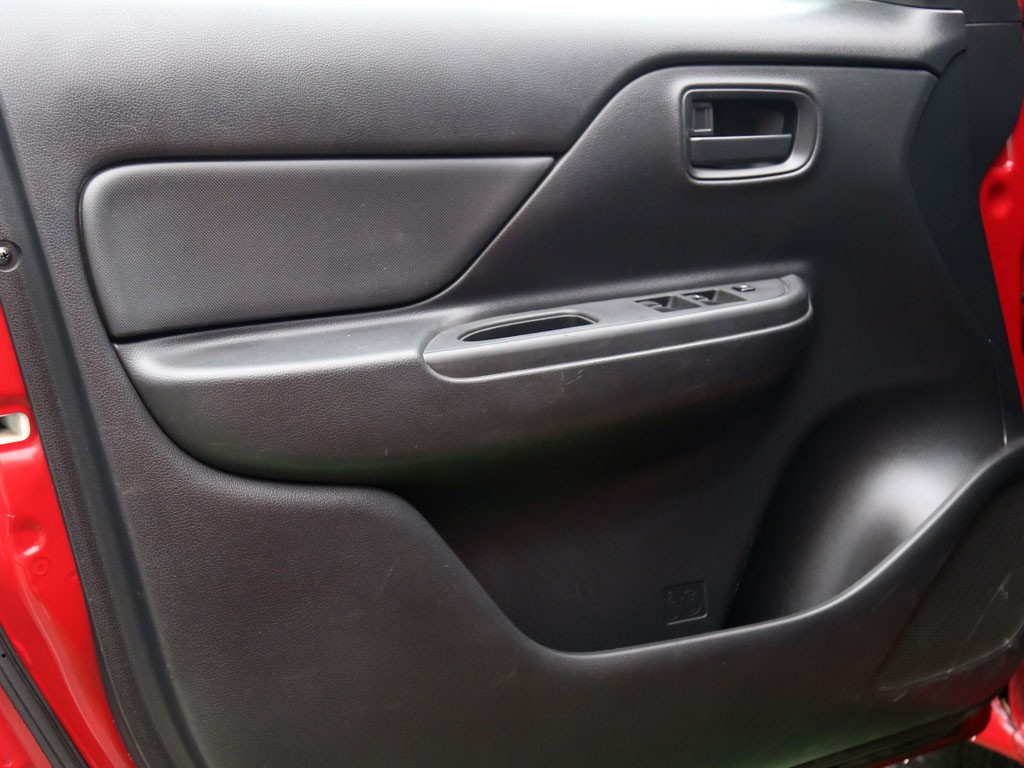 Mitsubishi L200 2.4 Katana Cr Mt 4x2 Diesel año 2022