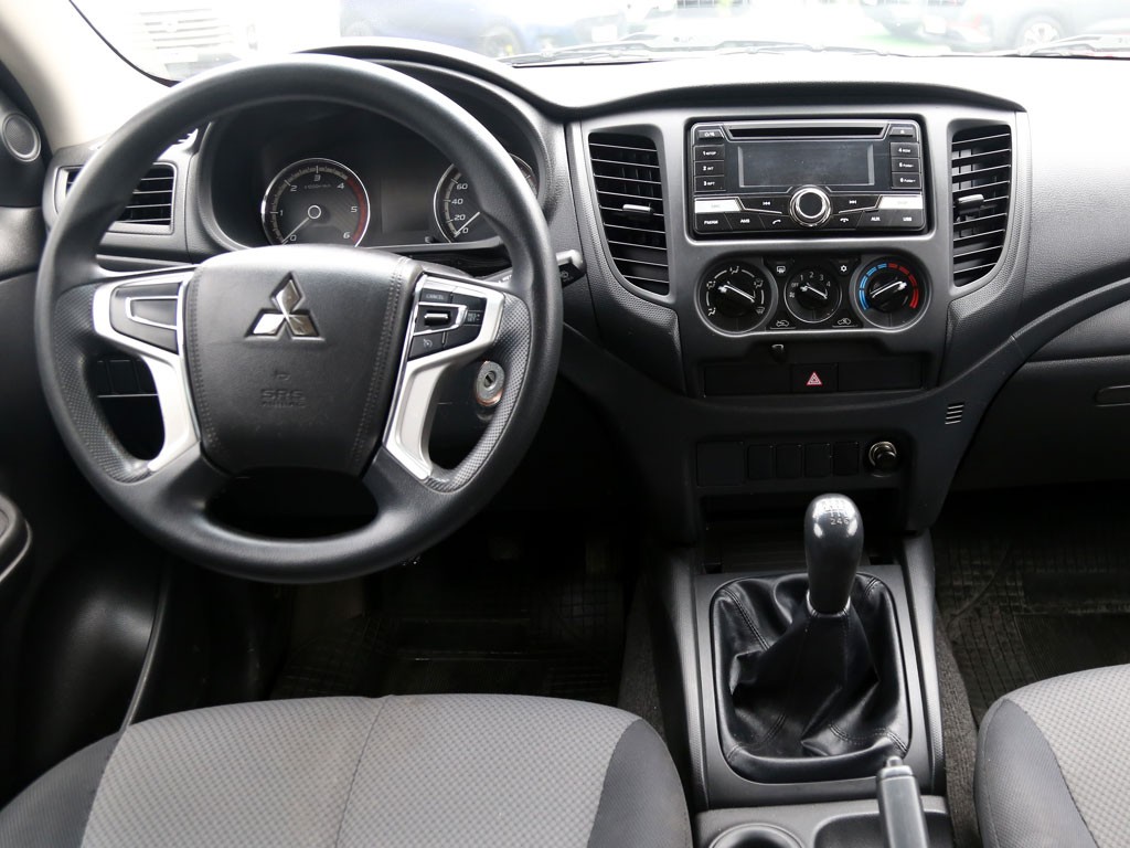 Mitsubishi L200 2.4 Katana Cr Mt 4x2 Diesel año 2022