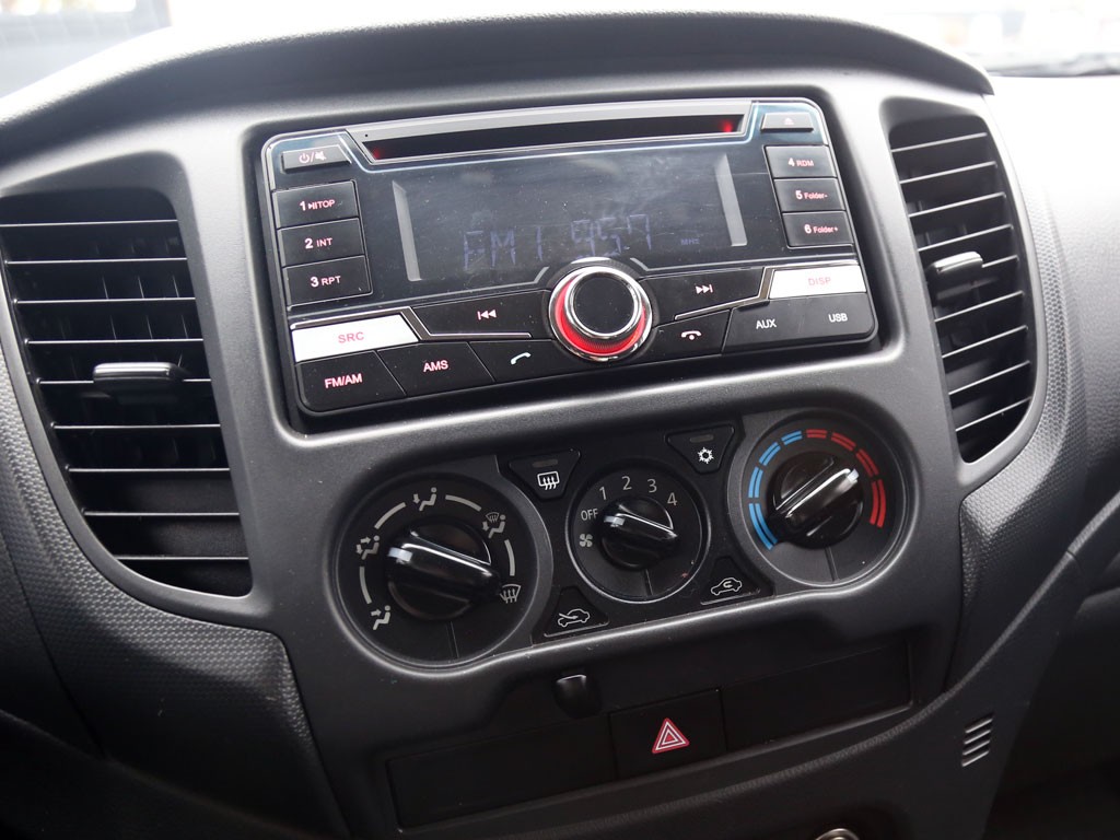 Mitsubishi L200 2.4 Katana Cr Mt 4x2 Diesel año 2022