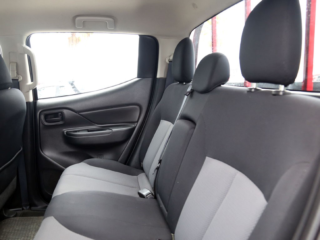Mitsubishi L200 2.4 Katana Cr Mt 4x2 Diesel año 2022