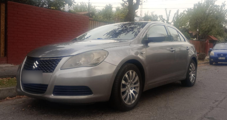 SUZUKI KIZASHI 2.4 Sedan Glx Mt año 2011