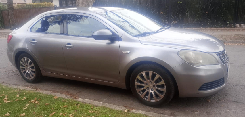 SUZUKI KIZASHI 2.4 Sedan Glx Mt año 2011