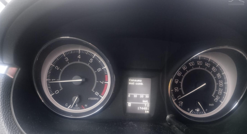 SUZUKI KIZASHI 2.4 Sedan Glx Mt año 2011