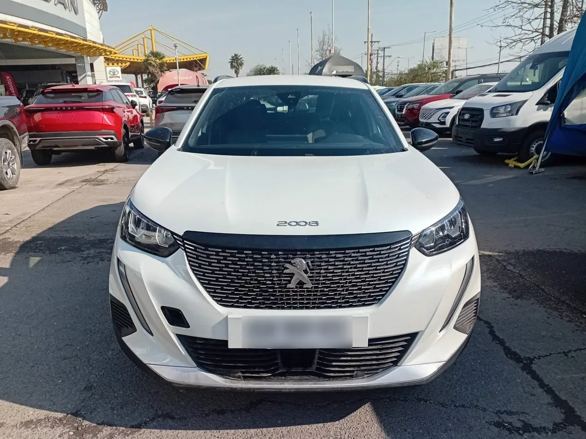Peugeot 2008 1.5 Allure Bluehdi 130 4x2 At 5p año 2023