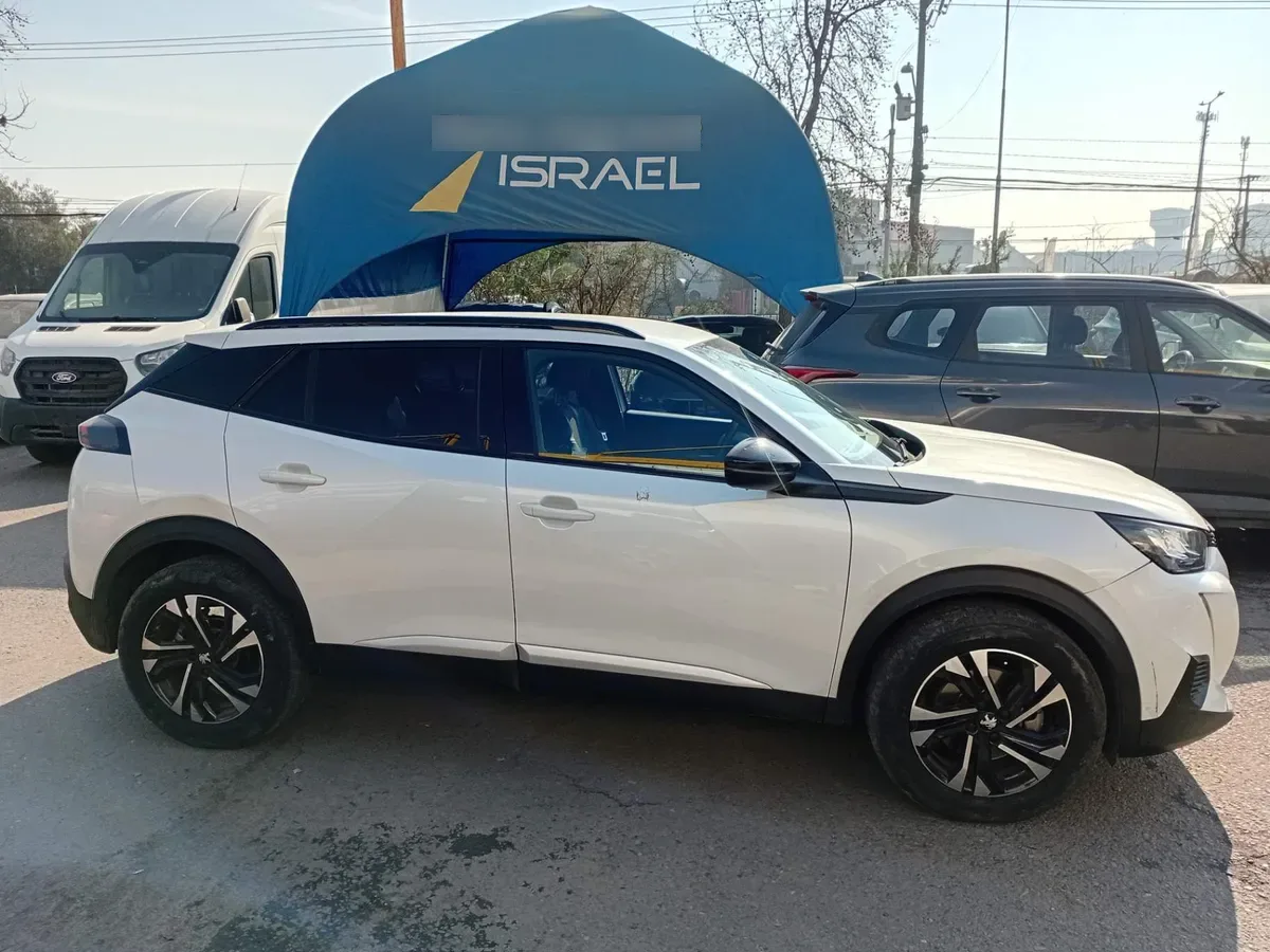Peugeot 2008 1.5 Allure Bluehdi 130 4x2 At 5p año 2023
