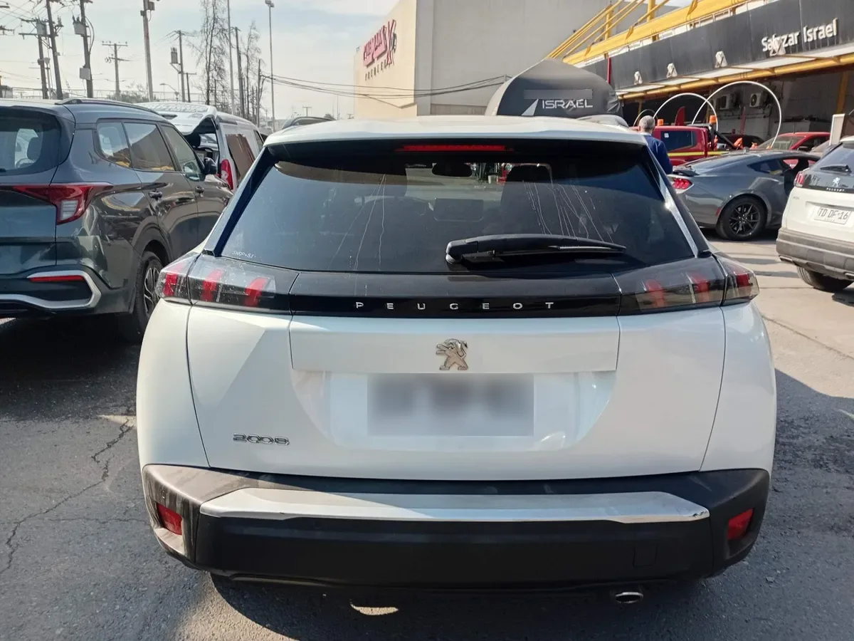 Peugeot 2008 1.5 Allure Bluehdi 130 4x2 At 5p año 2023