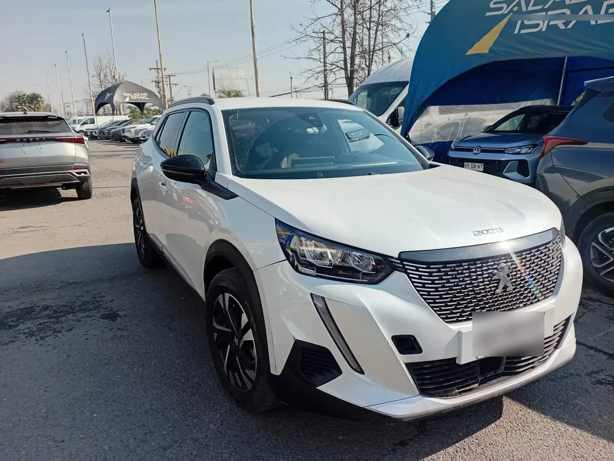 Peugeot 2008 1.5 Allure Bluehdi 130 4x2 At 5p año 2023