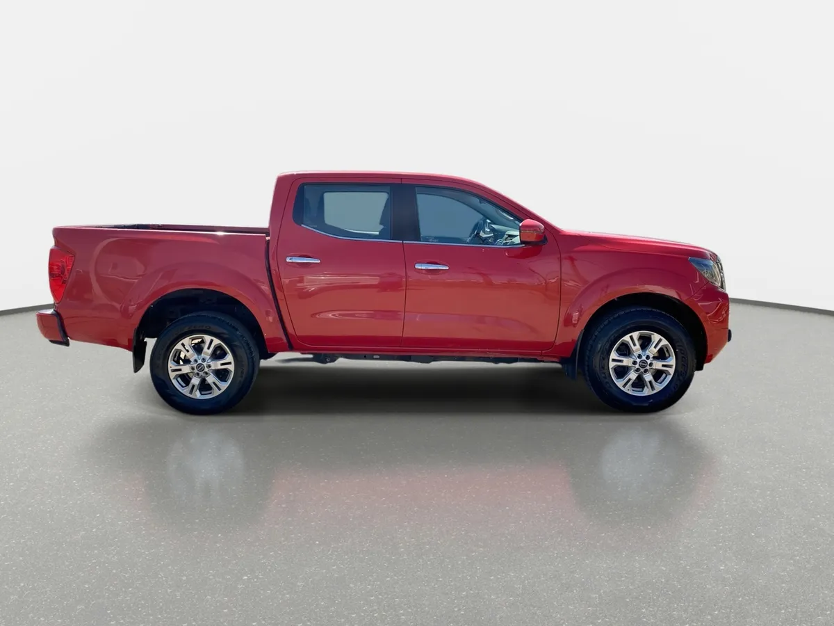 Nissan Navara 2.3d Xe Diesel 4x2 Dob.cab. Mt 4p año 2024