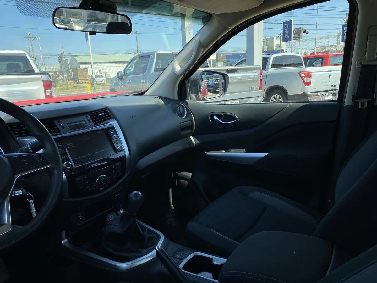 Nissan Navara 2.3d Xe Diesel 4x2 Dob.cab. Mt 4p año 2024