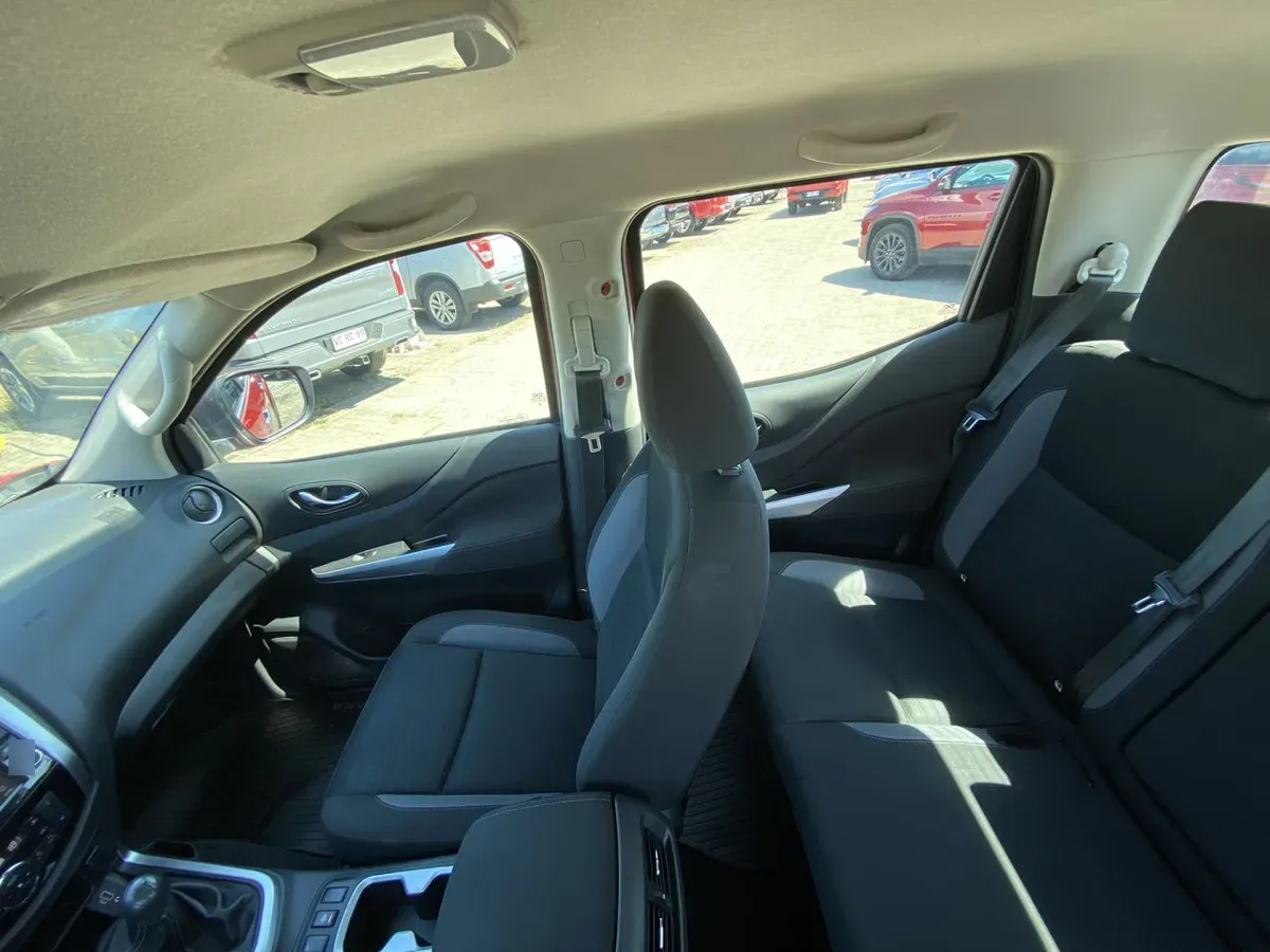 Nissan Navara 2.3d Xe Diesel 4x2 Dob.cab. Mt 4p año 2024