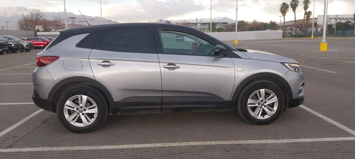 Opel Grandland 1.2t Gs Line 4x2 Mt 5p año 2022