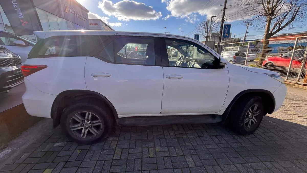 Toyota Fortunner 2.8 Sr5 Tdi Diesel 4x4 At 5p año 2018