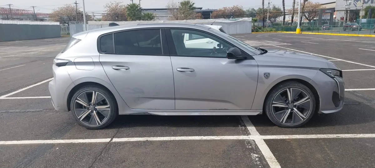 Peugeot 308 1.2 Gt Puretech 130 4x2 Eat8 5p año 2024
