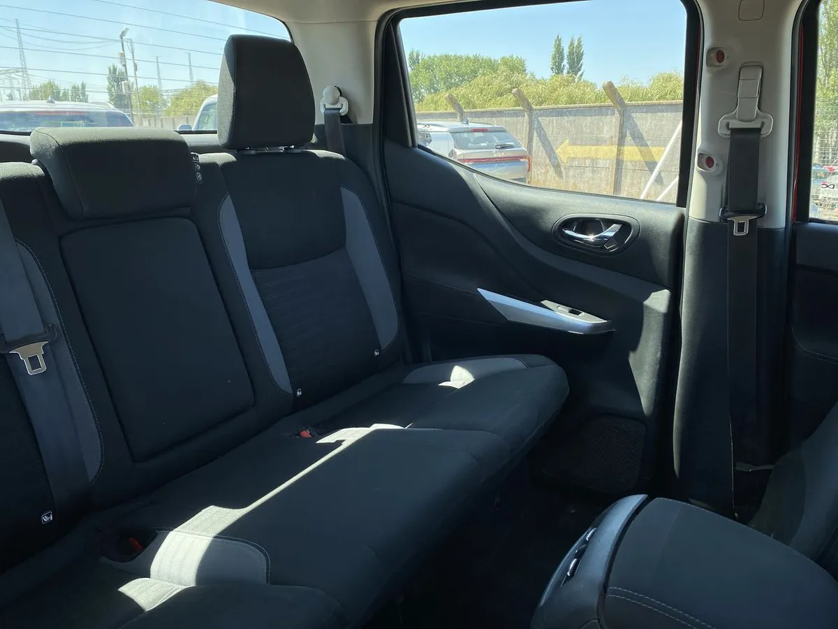 Nissan Navara 2.3d Xe Diesel 4x2 Dob.cab. Mt 4p año 2024