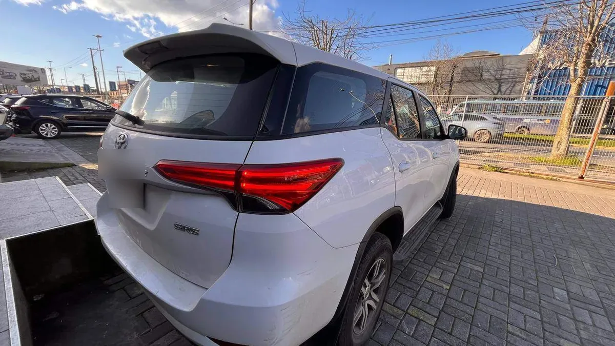 Toyota Fortunner 2.8 Sr5 Tdi Diesel 4x4 At 5p año 2018