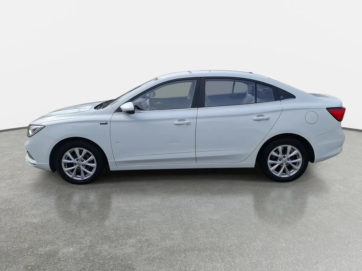 MG 5 1.5 Com 4x2 Mt 4p año 2023
