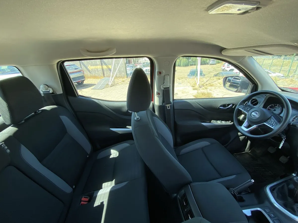 Nissan Navara 2.3d Xe Diesel 4x2 Dob.cab. Mt 4p año 2024