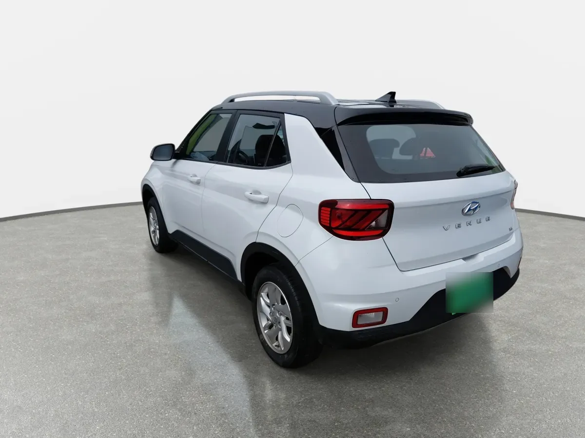 Hyundai Venue 1.6 Qx Plus 4x2 Mt 5p año 2023