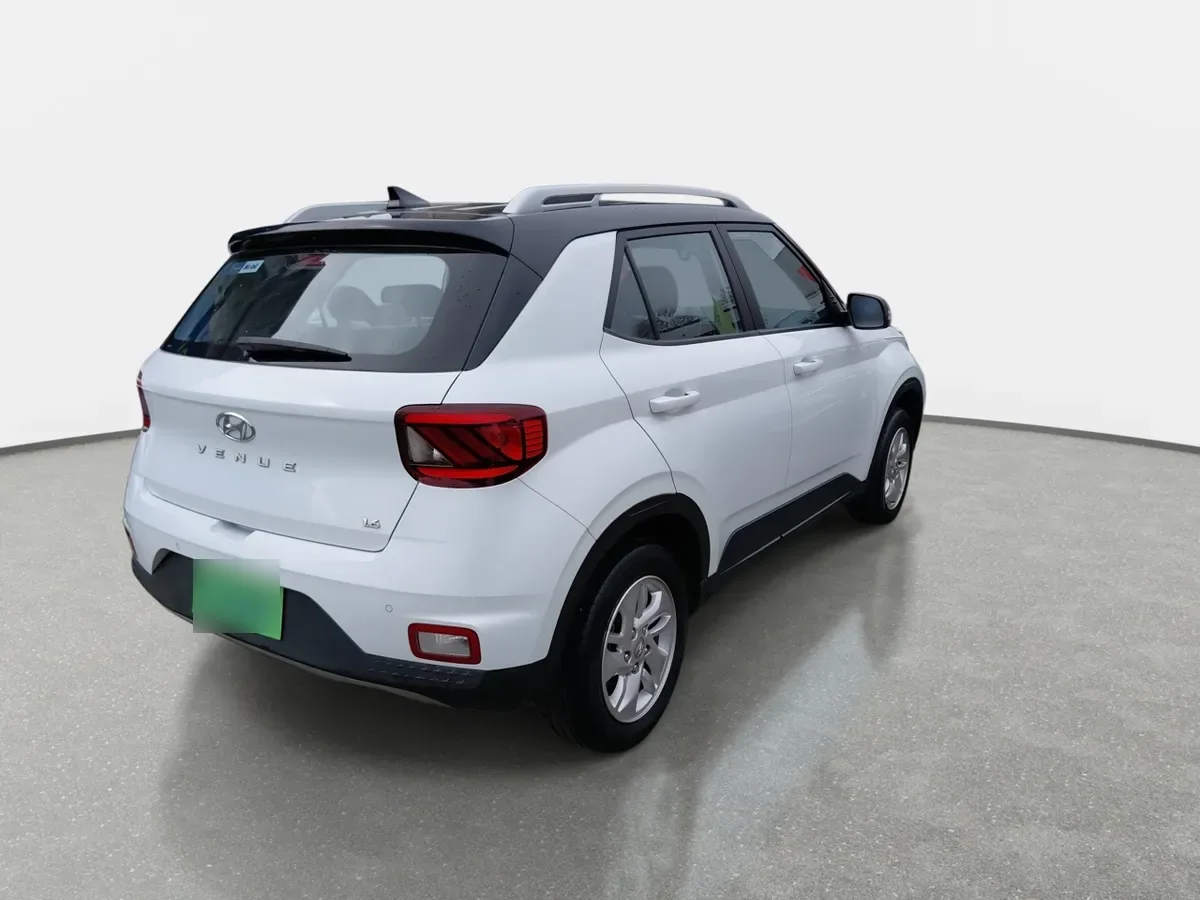 Hyundai Venue 1.6 Qx Plus 4x2 Mt 5p año 2023