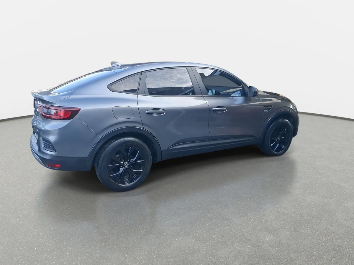Renault Arkana 1.3l Life 4x2 At 5p año 2022
