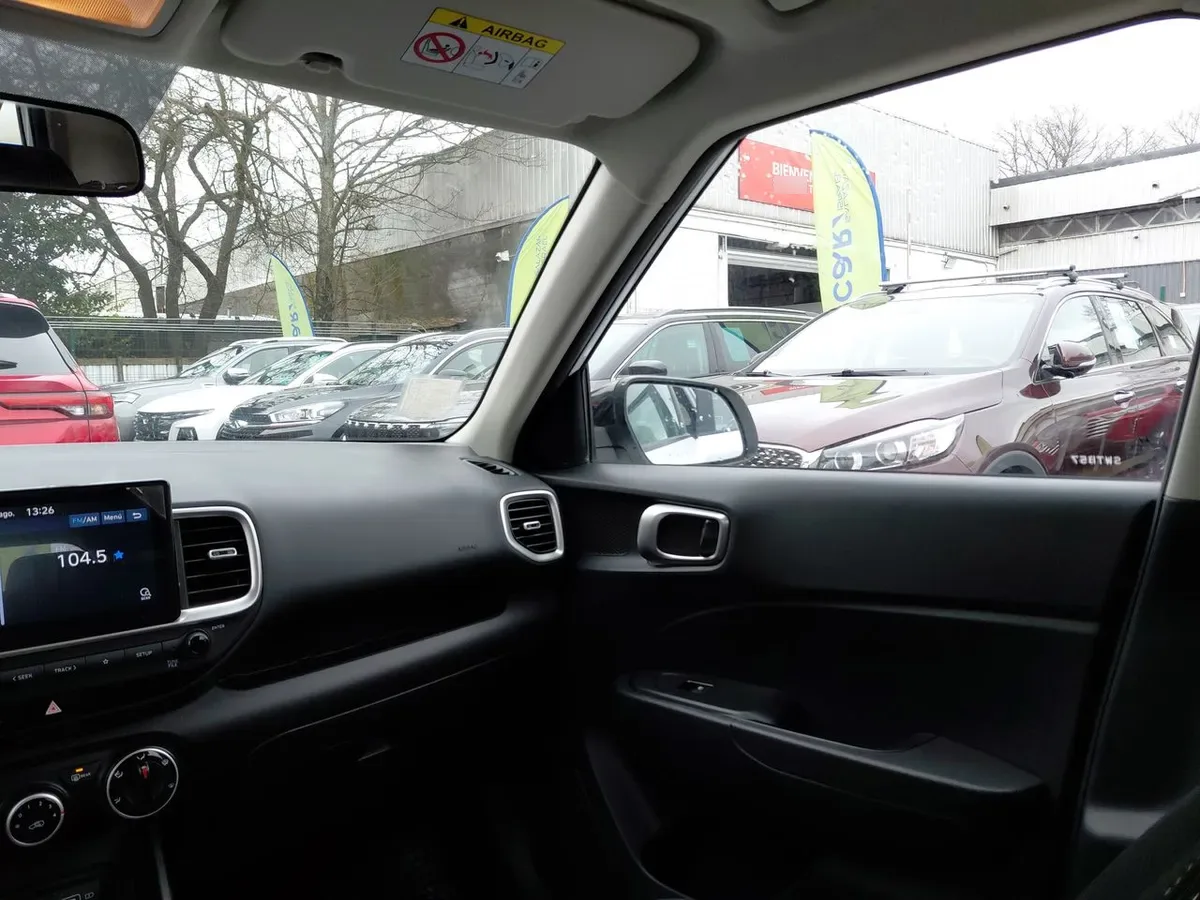 Hyundai Venue 1.6 Qx Plus 4x2 Mt 5p año 2023