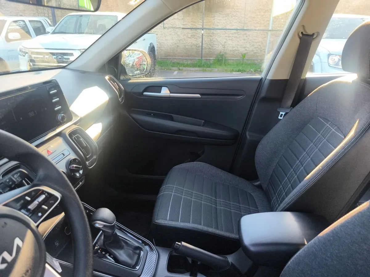 Kia Sonet 1.5 Ex 4x2 Ivt At 5p año 2025
