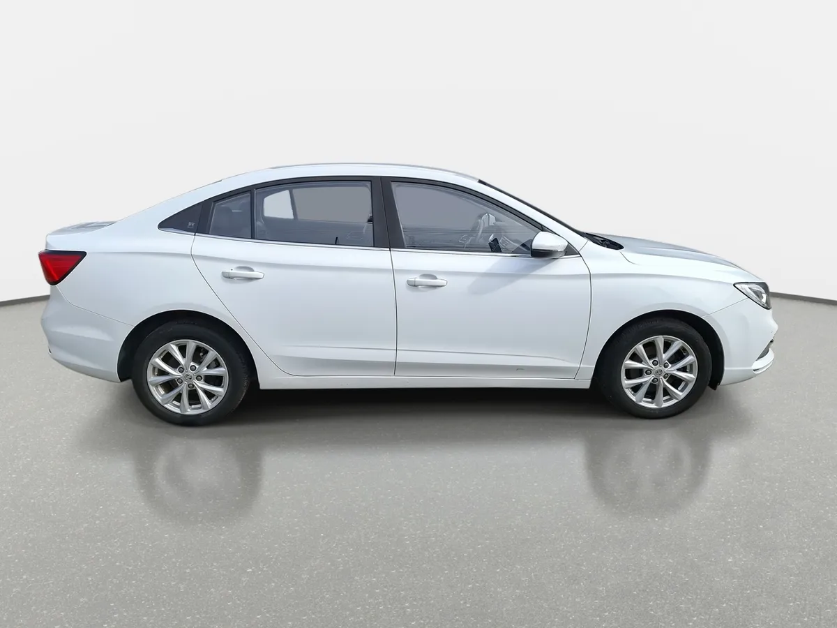 MG 5 1.5 Com 4x2 Mt 4p año 2023
