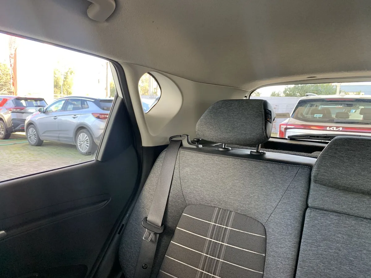 Kia Sonet 1.5 Ex 4x2 Ivt At 5p año 2025