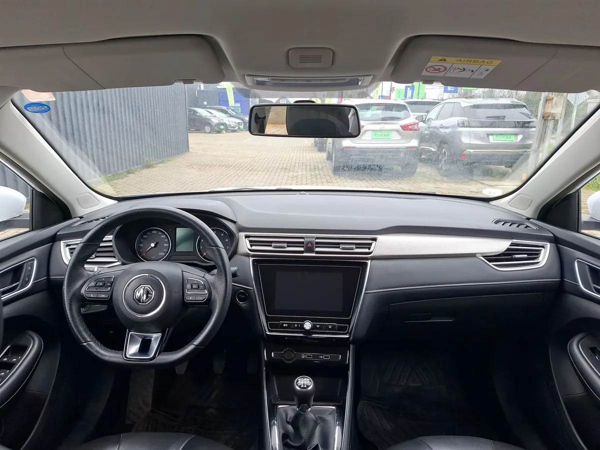 MG 5 1.5 Com 4x2 Mt 4p año 2023
