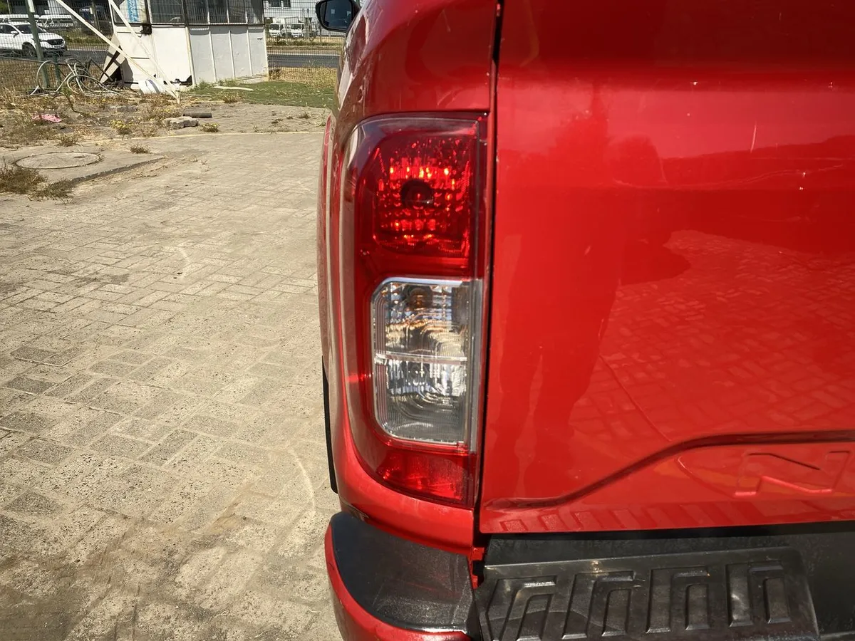 Nissan Navara 2.3d Xe Diesel 4x2 Dob.cab. Mt 4p año 2024