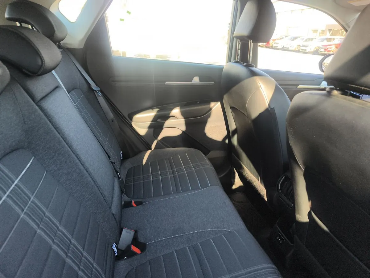 Kia Sonet 1.5 Ex 4x2 Ivt At 5p año 2025