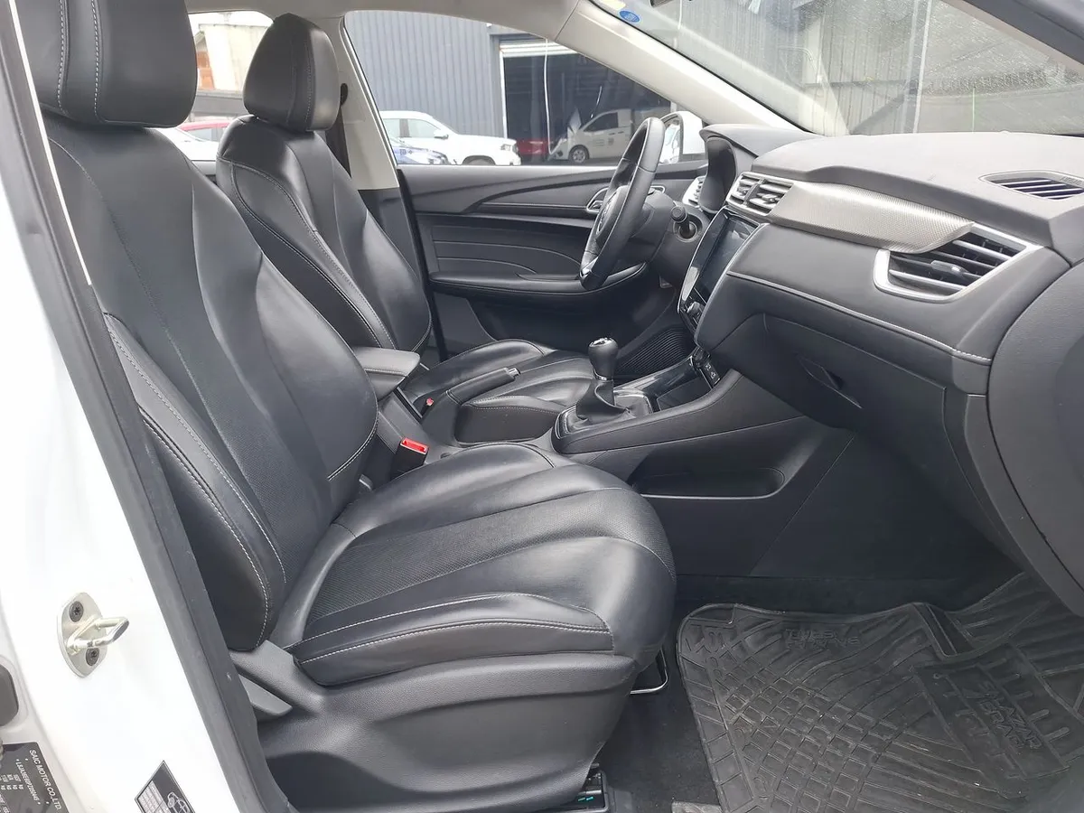 MG 5 1.5 Com 4x2 Mt 4p año 2023