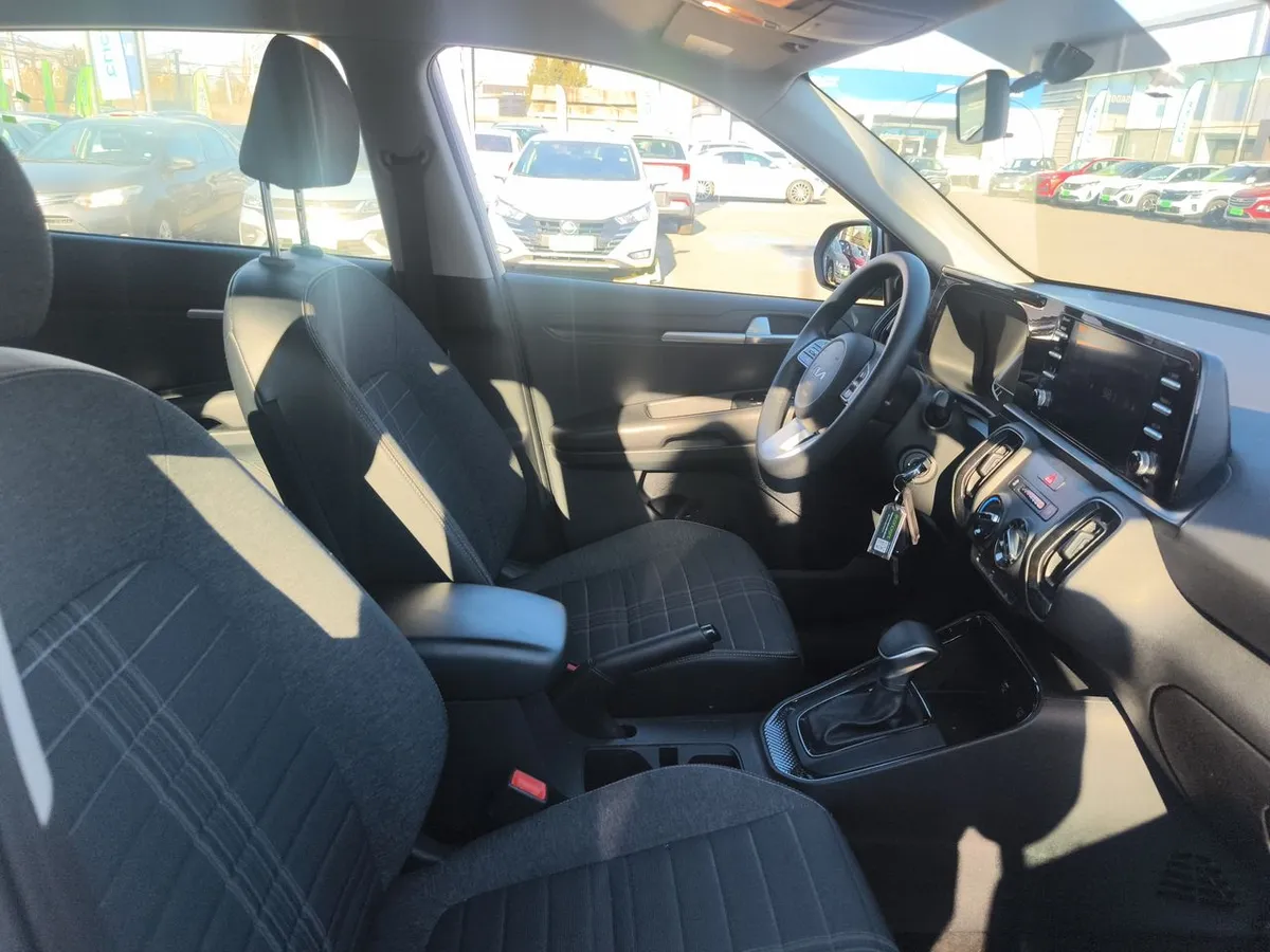 Kia Sonet 1.5 Ex 4x2 Ivt At 5p año 2025